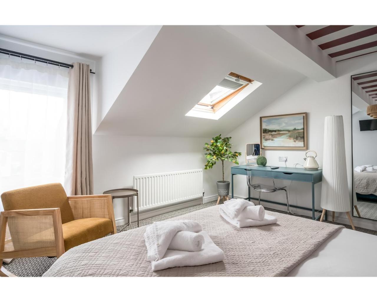 The Wellesley Belfast Quarto foto
