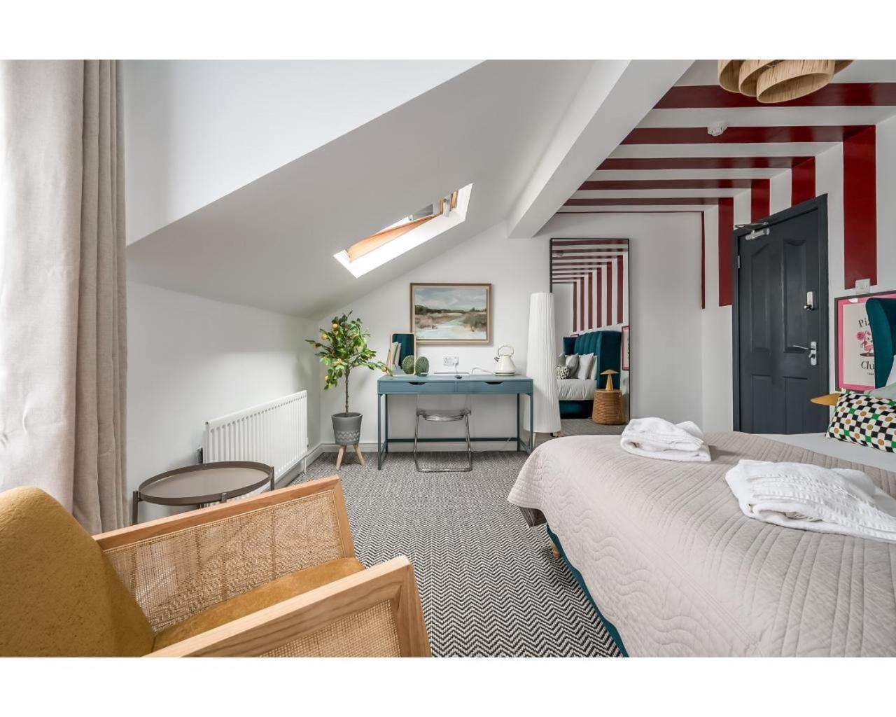 The Wellesley Belfast Quarto foto