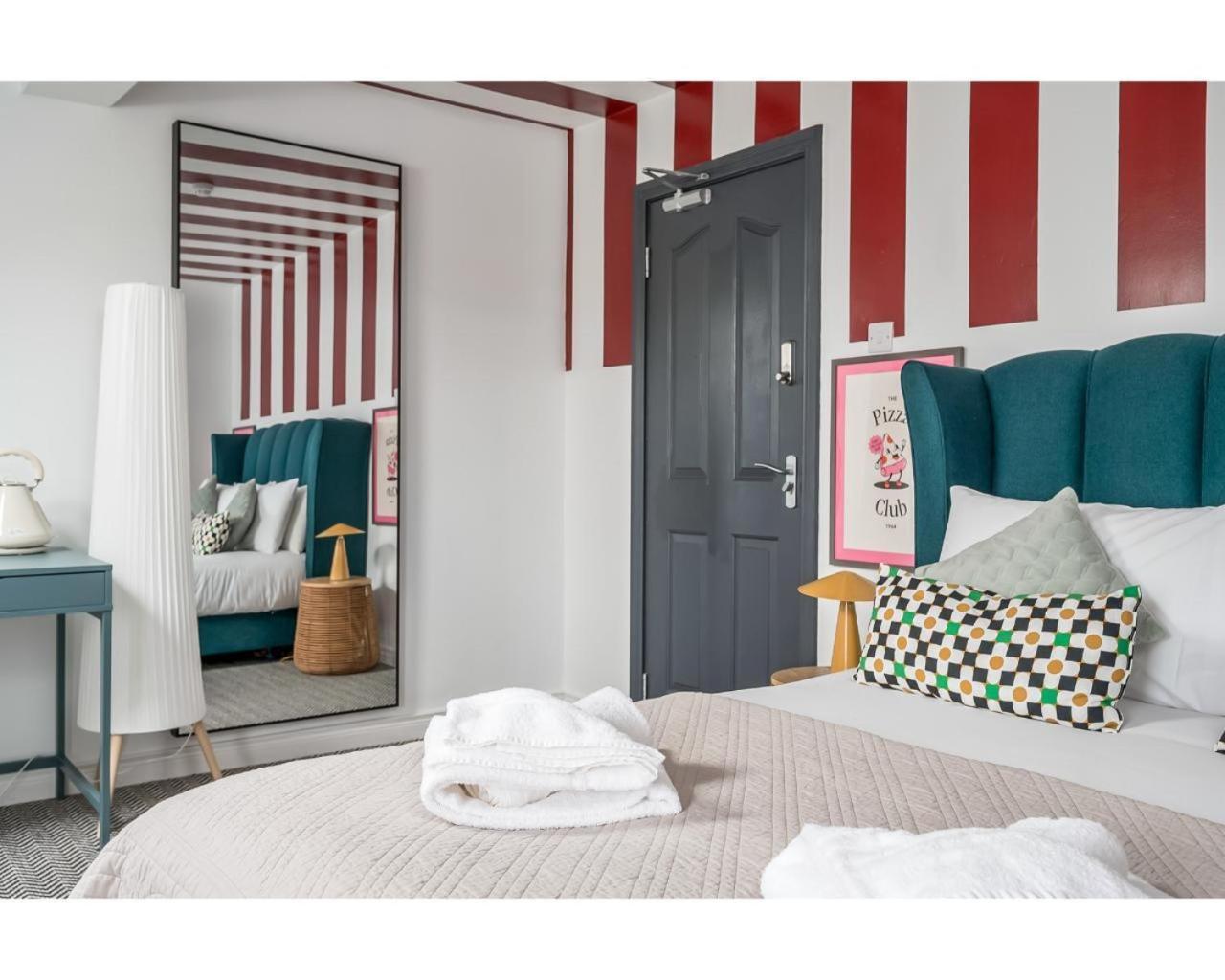 The Wellesley Belfast Quarto foto