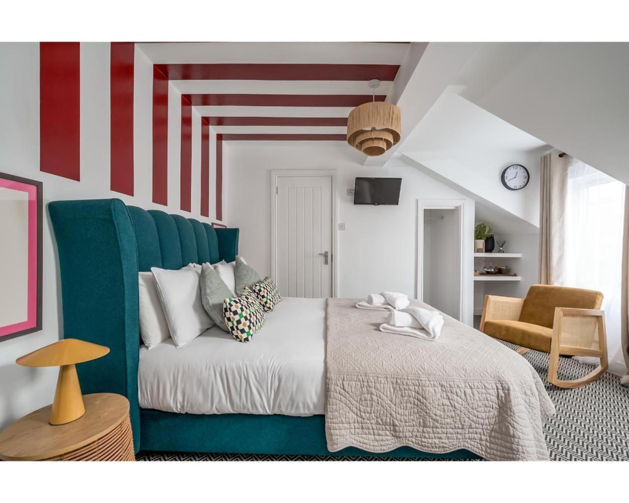 The Wellesley Belfast Quarto foto