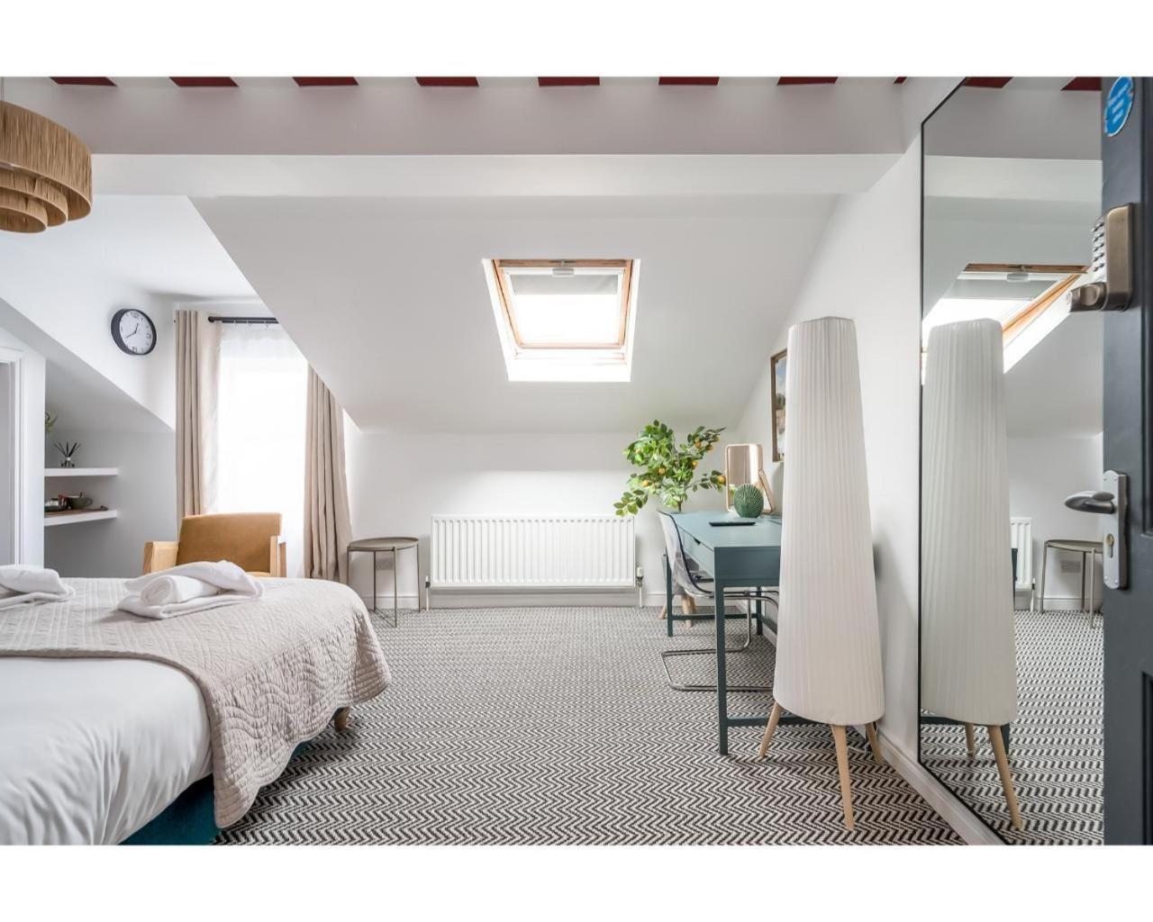 The Wellesley Belfast Quarto foto